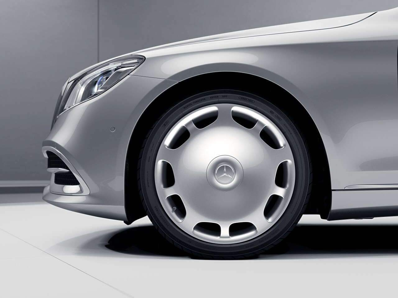 10-hole wheel, 50.8 cm (20-inch) - 9,5 J x 20 ET 43,5, silver-coloured, polished