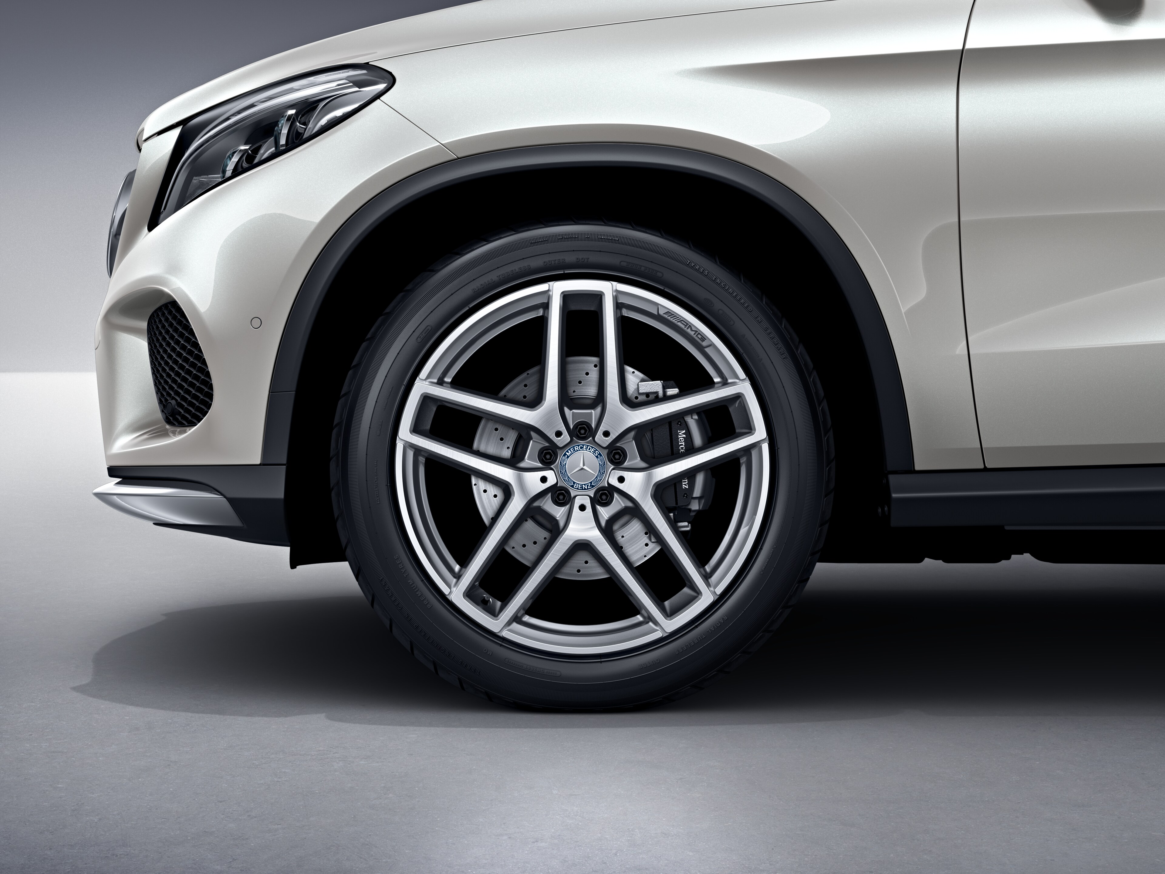 AMG 5-Doppelspeichen-Rad, 53,3 cm (21 Zoll) - 10 J x 21 ET 52, titangrau, glanzgedreht