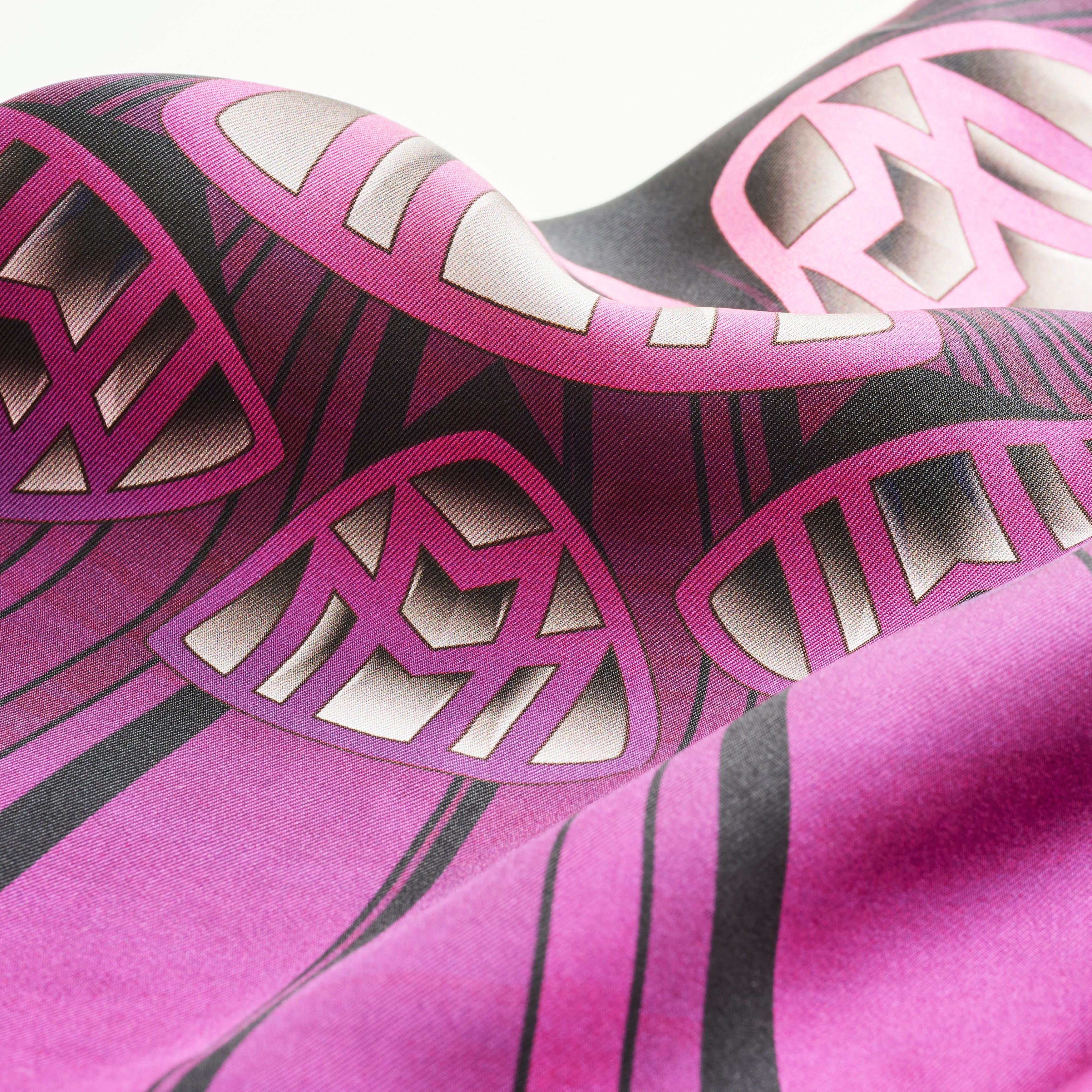 Women's shawl, Mercedes-Maybach - pink