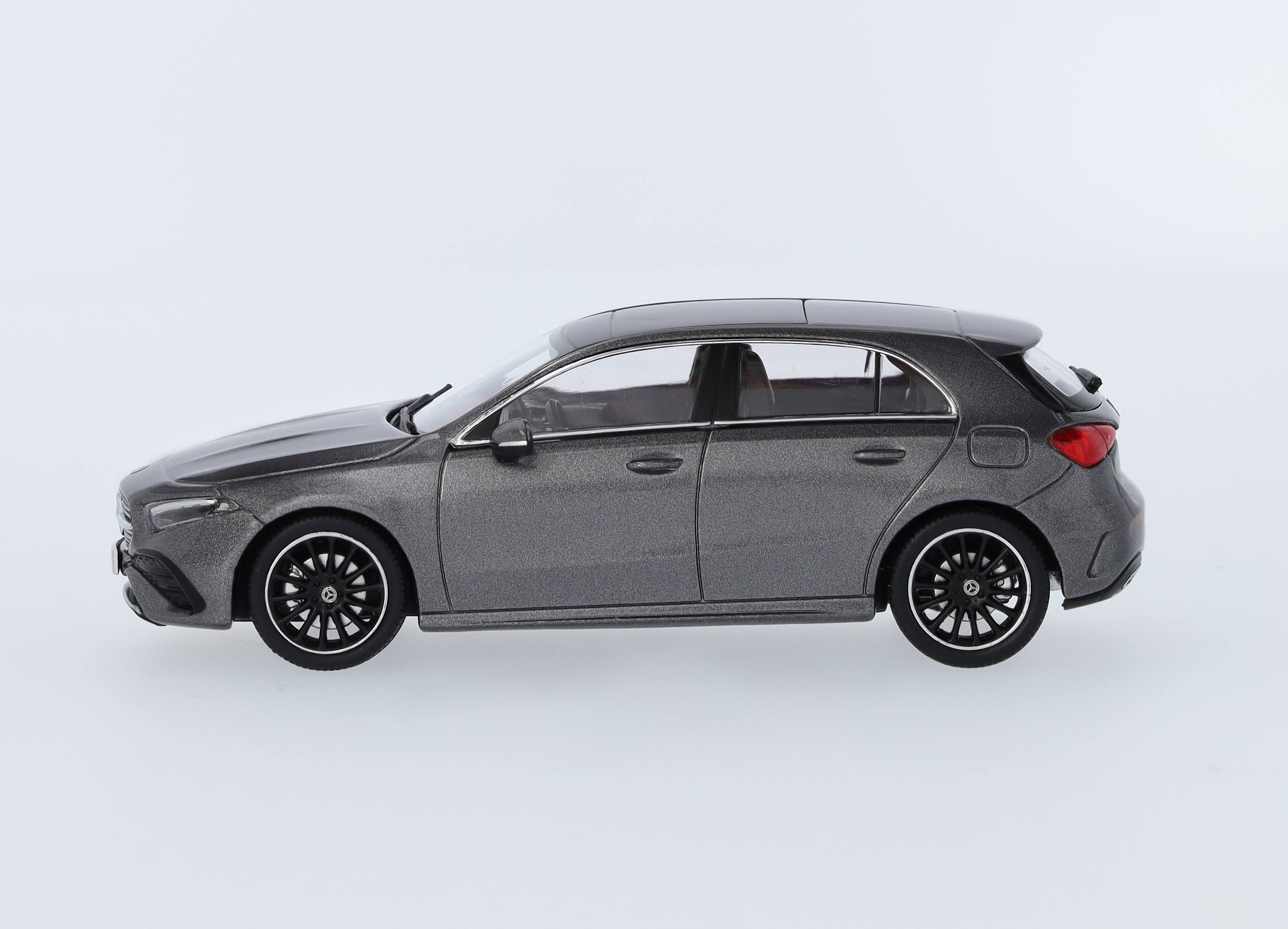 A-Klasse, Kompaktlimousine, AMG Line, W177 - mountaingrau, Minimax, 1:43
