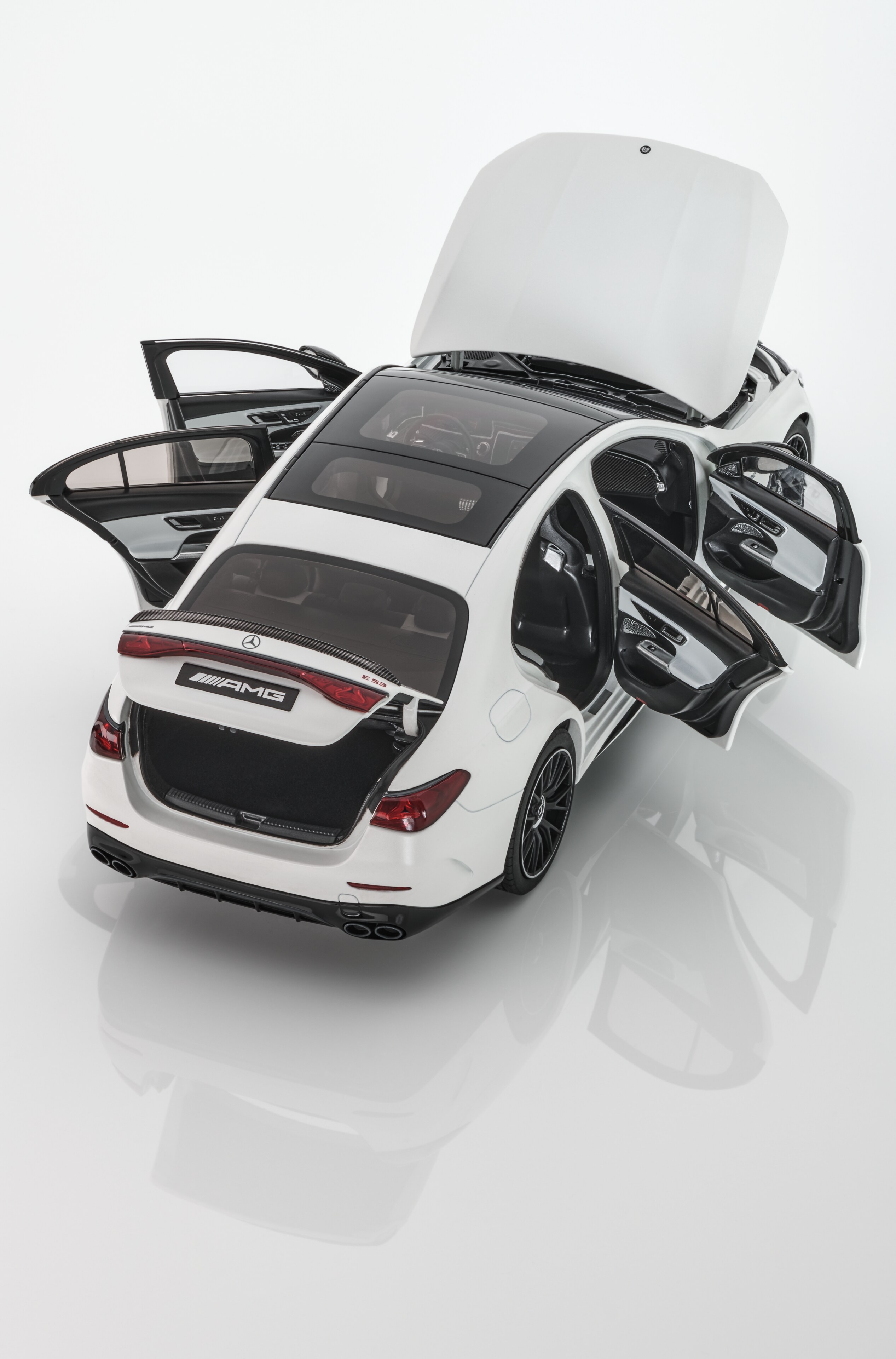 Mercedes-AMG E 53, Hybrid, 4MATIC+, W214 - MANUFAKTUR opalite white magno, NZG, 1:18